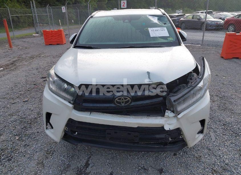 Photo 6 of 2017 Toyota Highlander SE (VIN 5TDKZRFH8HS187500)