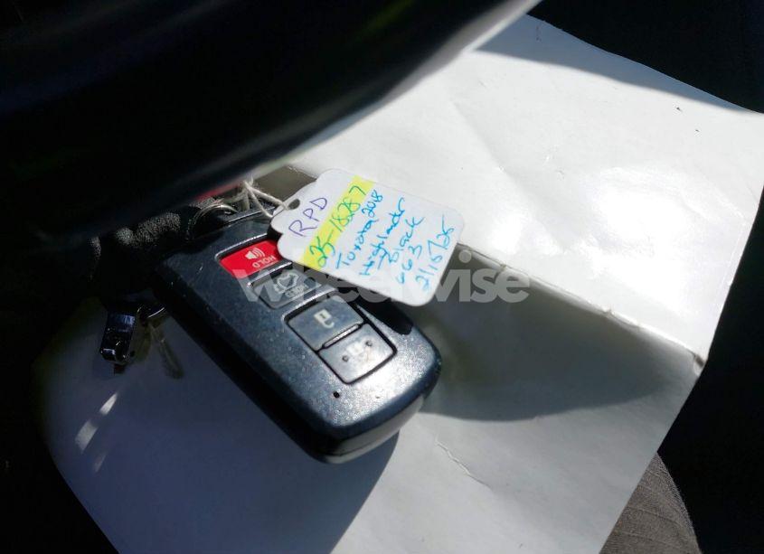 Photo 11 of 2018 Toyota Highlander XLE (VIN 5TDKZRFH8JS275226)