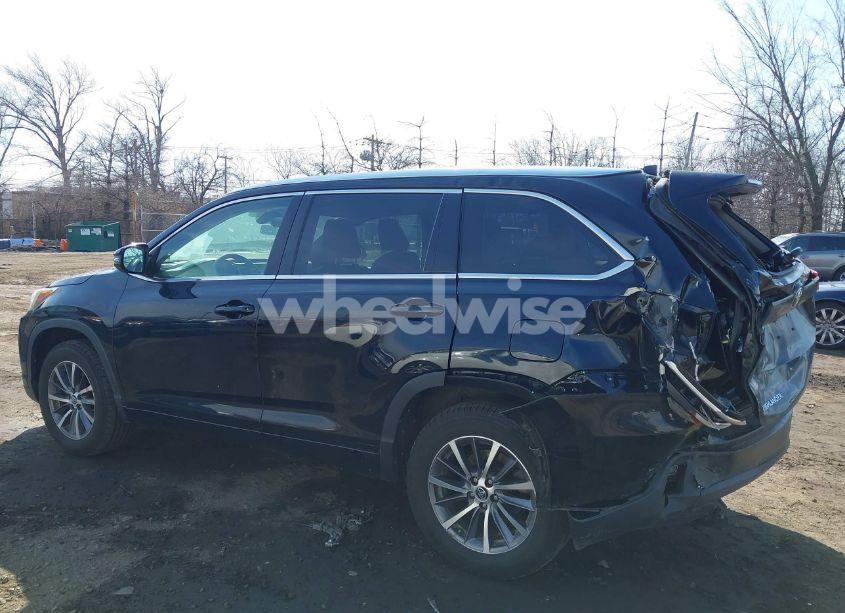 Photo 14 of 2018 Toyota Highlander XLE (VIN 5TDKZRFH8JS275226)