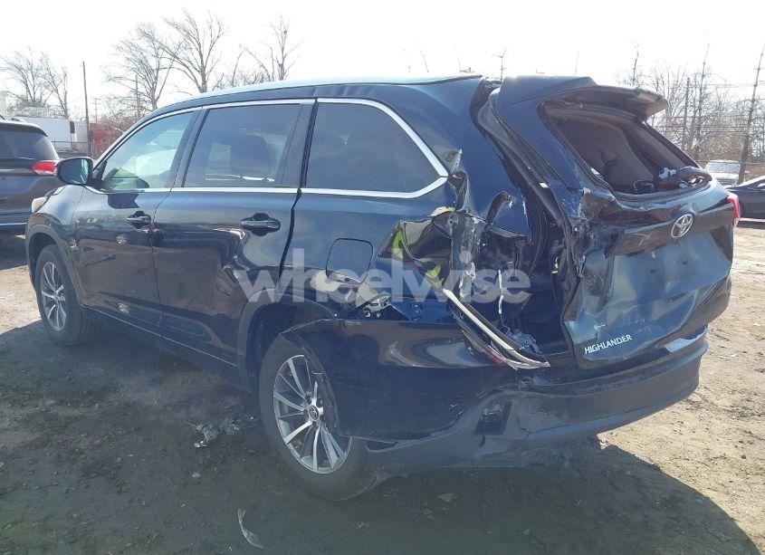 Photo 3 of 2018 Toyota Highlander XLE (VIN 5TDKZRFH8JS275226)