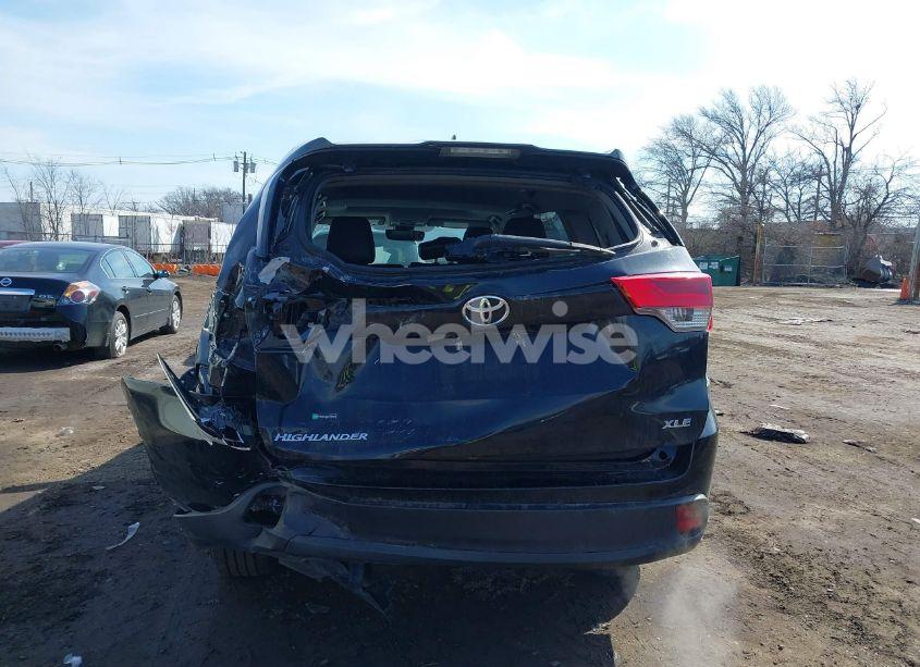 Photo 6 of 2018 Toyota Highlander XLE (VIN 5TDKZRFH8JS275226)