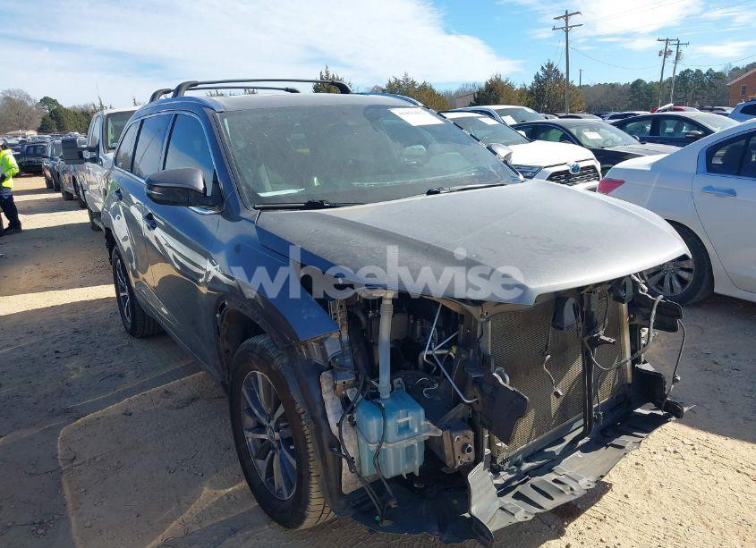 2018 Toyota Highlander XLE (VIN 5TDKZRFH8JS283679) main photo