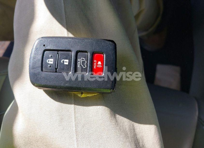 Photo 11 of 2018 Toyota Highlander XLE (VIN 5TDKZRFH8JS283679)