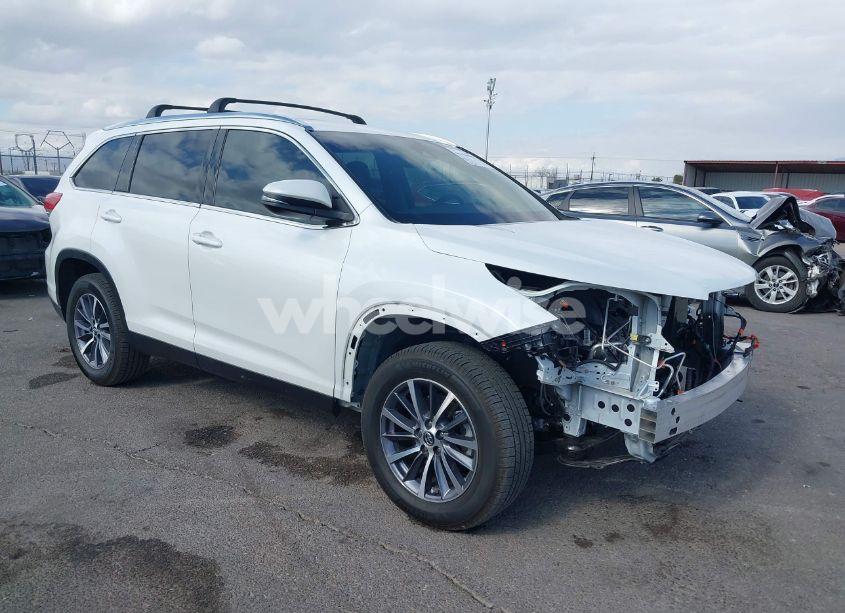 2019 Toyota Highlander XLE (VIN 5TDKZRFH8KS311191) main photo
