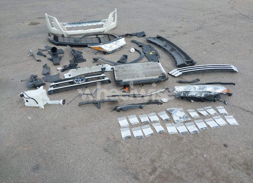 Photo 12 of 2019 Toyota Highlander XLE (VIN 5TDKZRFH8KS311191)