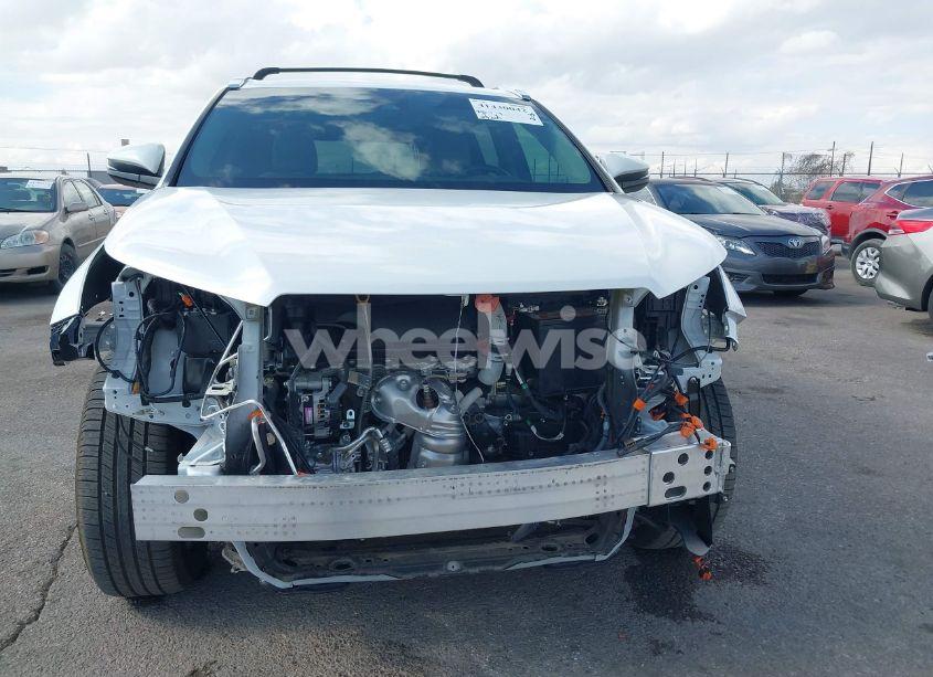 Photo 13 of 2019 Toyota Highlander XLE (VIN 5TDKZRFH8KS311191)