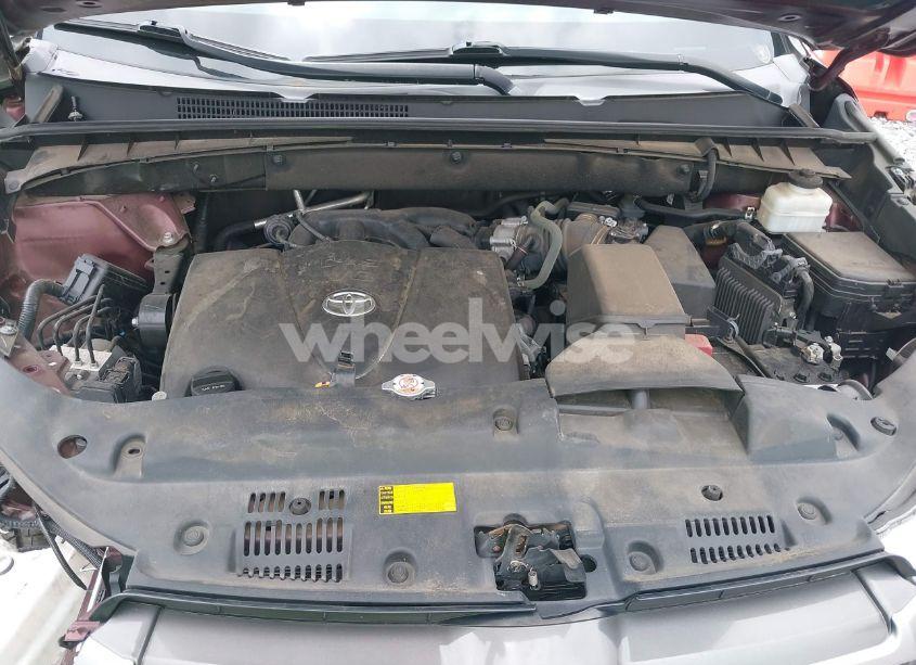 Photo 10 of 2019 Toyota Highlander XLE (VIN 5TDKZRFH8KS311403)