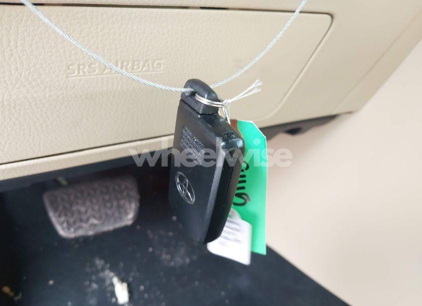 Photo 11 of 2019 Toyota Highlander XLE (VIN 5TDKZRFH8KS311403)