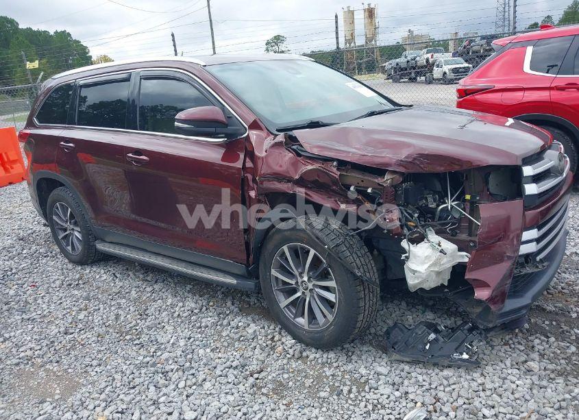 Photo 13 of 2019 Toyota Highlander XLE (VIN 5TDKZRFH8KS311403)
