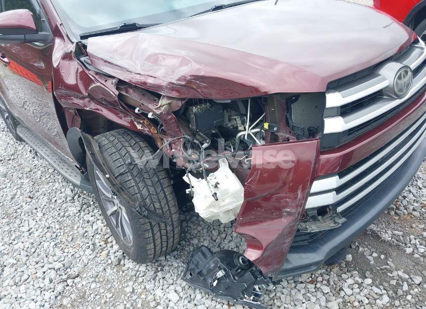 Photo 6 of 2019 Toyota Highlander XLE (VIN 5TDKZRFH8KS311403)