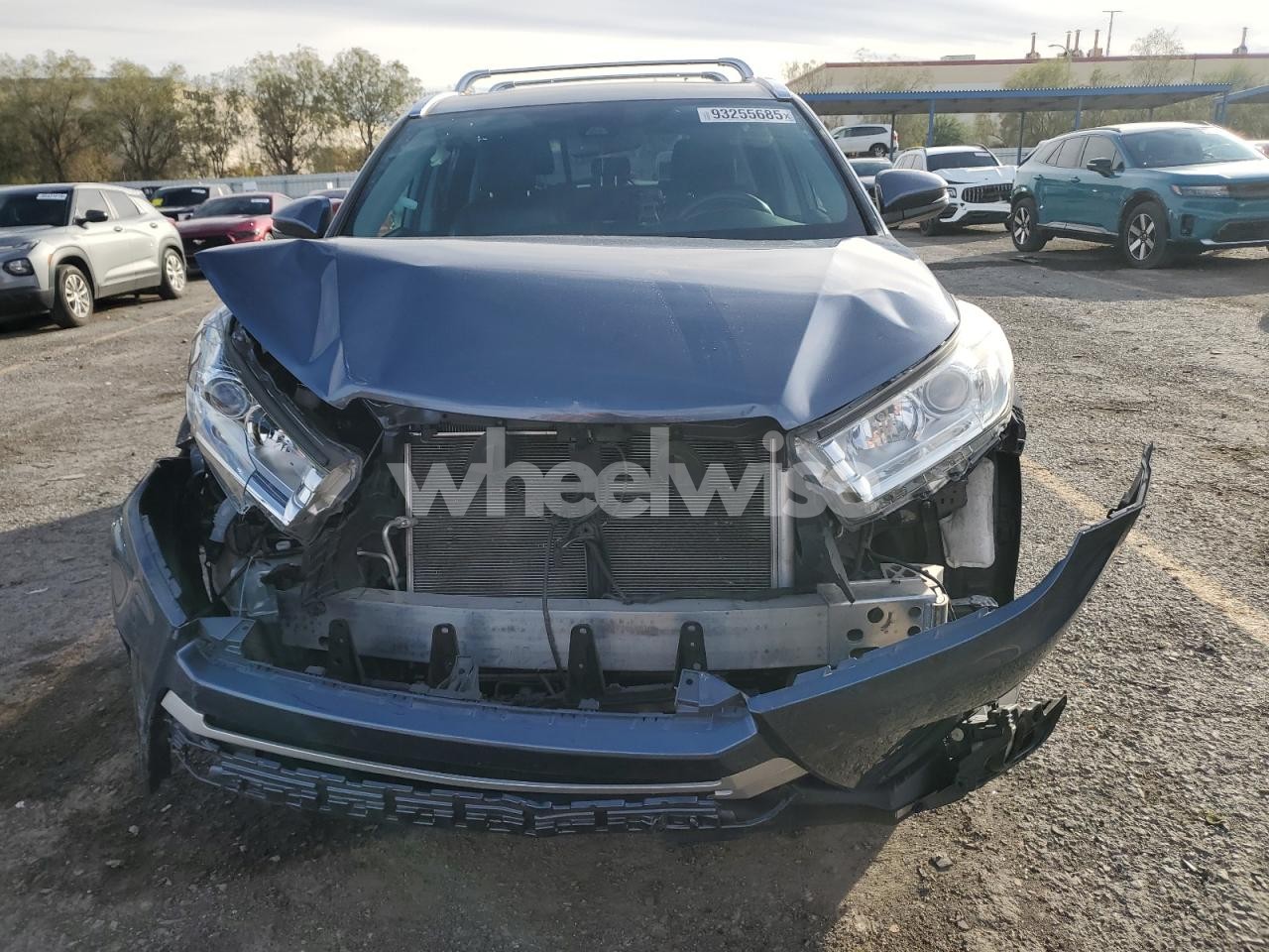 Photo 5 of 2019 TOYOTA HIGHLANDER SE (VIN 5TDKZRFH8KS312017)