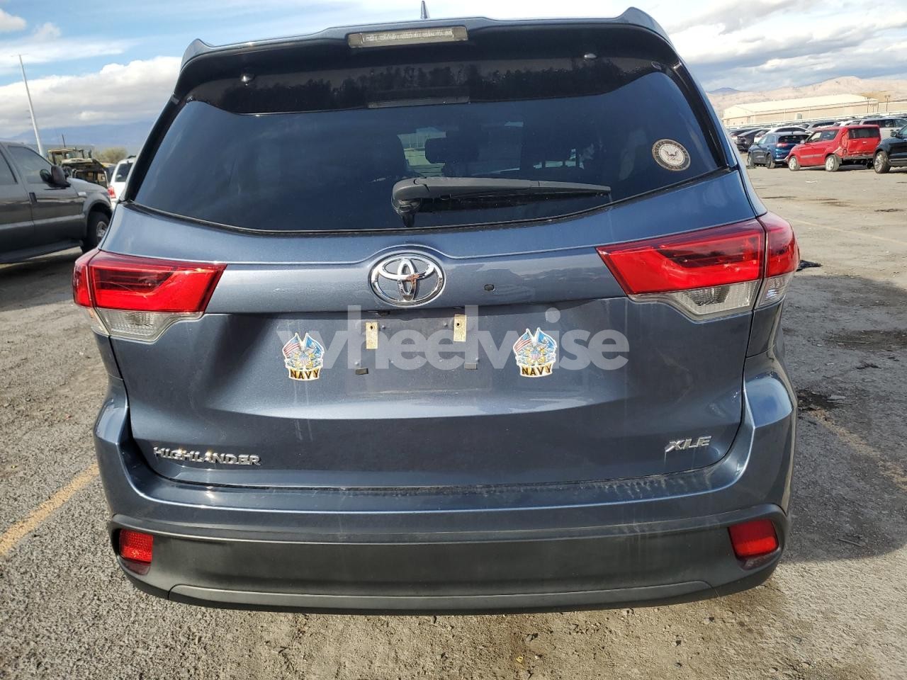 Photo 6 of 2019 TOYOTA HIGHLANDER SE (VIN 5TDKZRFH8KS312017)