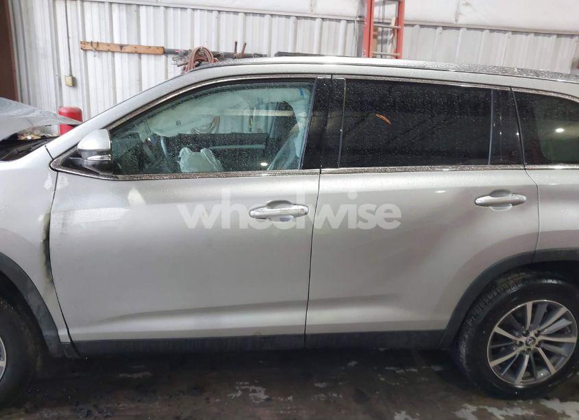 Photo 14 of 2019 Toyota Highlander XLE (VIN 5TDKZRFH8KS339489)