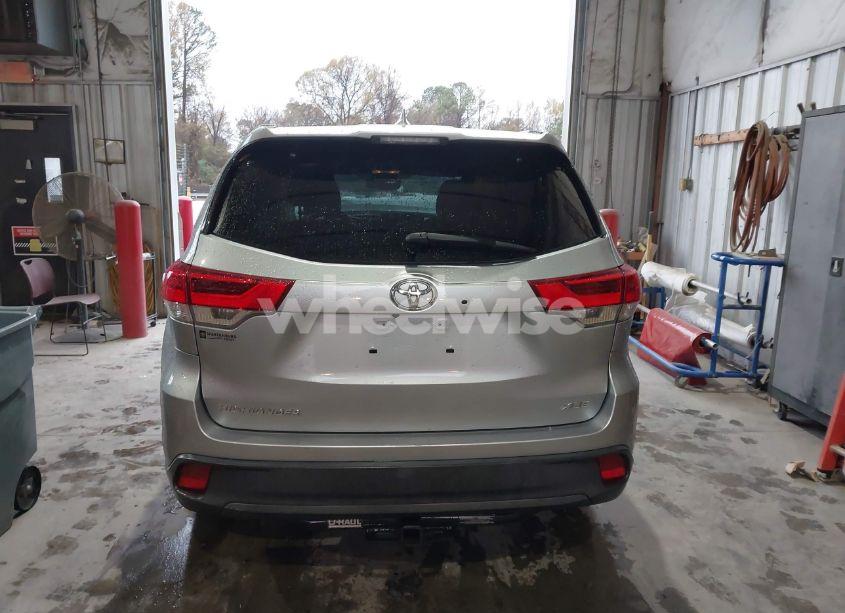 Photo 16 of 2019 Toyota Highlander XLE (VIN 5TDKZRFH8KS339489)