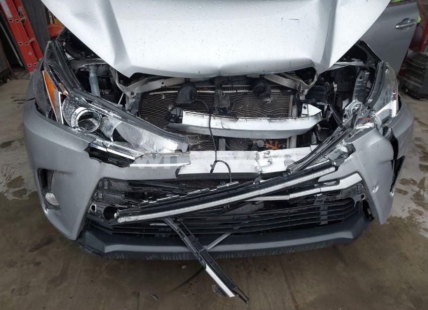 Photo 6 of 2019 Toyota Highlander XLE (VIN 5TDKZRFH8KS339489)