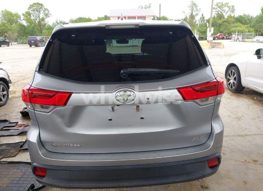 Photo 16 of 2019 Toyota Highlander XLE (VIN 5TDKZRFH8KS552538)