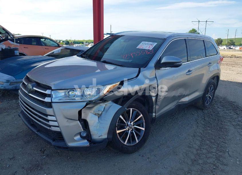 Photo 2 of 2019 Toyota Highlander XLE (VIN 5TDKZRFH8KS552538)