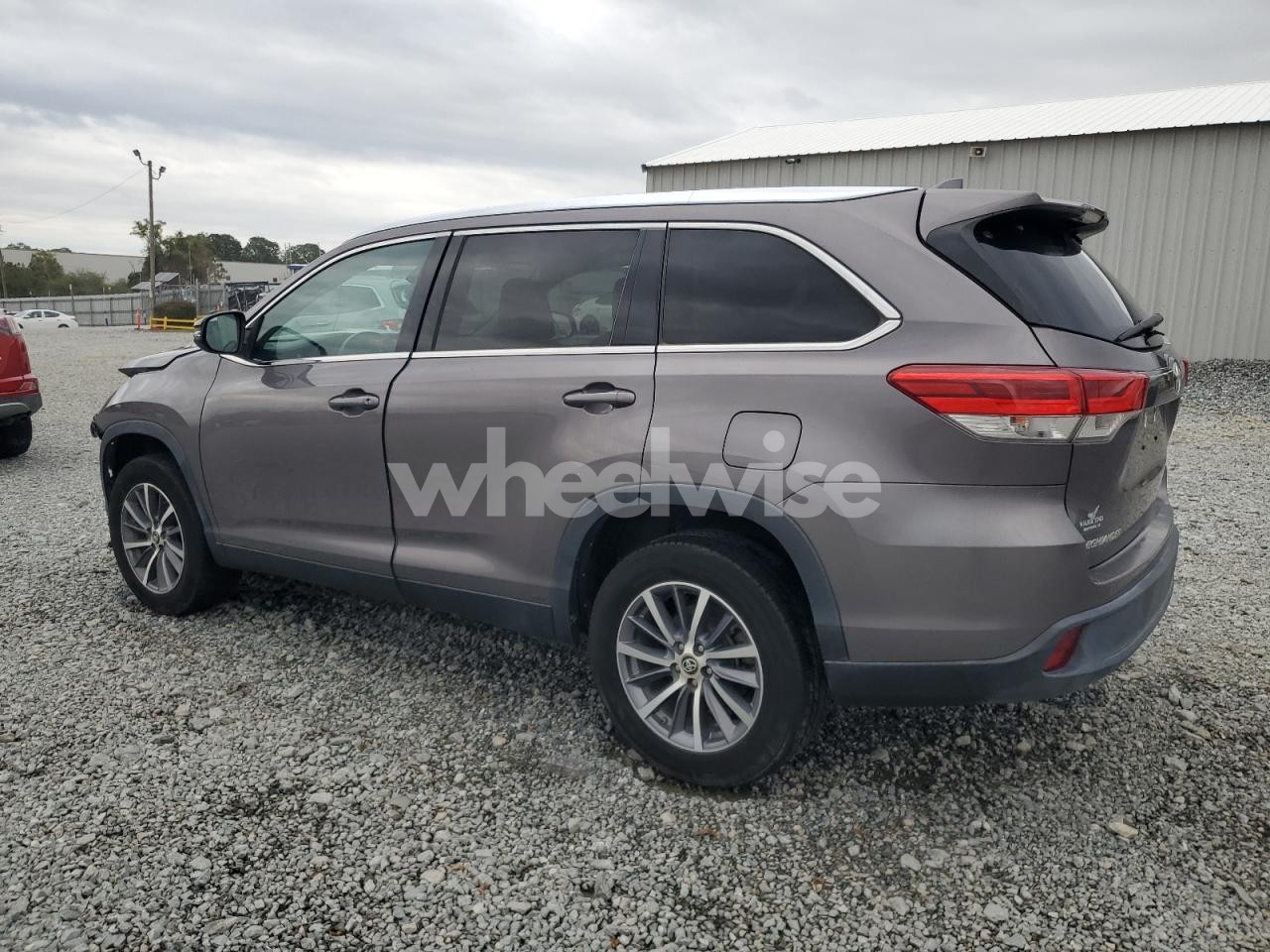 Photo 2 of 2019 TOYOTA HIGHLANDER SE N/A (VIN 5TDKZRFH8KS557514)
