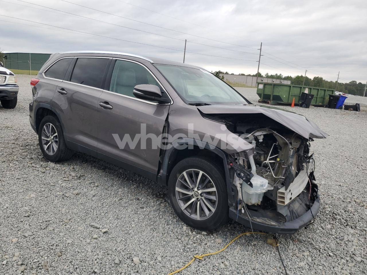 Photo 4 of 2019 TOYOTA HIGHLANDER SE N/A (VIN 5TDKZRFH8KS557514)