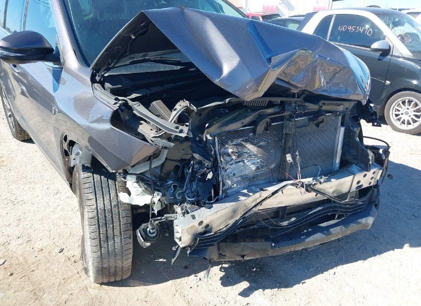 Photo 6 of 2019 Toyota Highlander XLE (VIN 5TDKZRFH8KS574460)