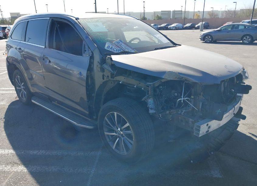 2017 Toyota Highlander XLE (VIN 5TDKZRFH9HS518276) main photo