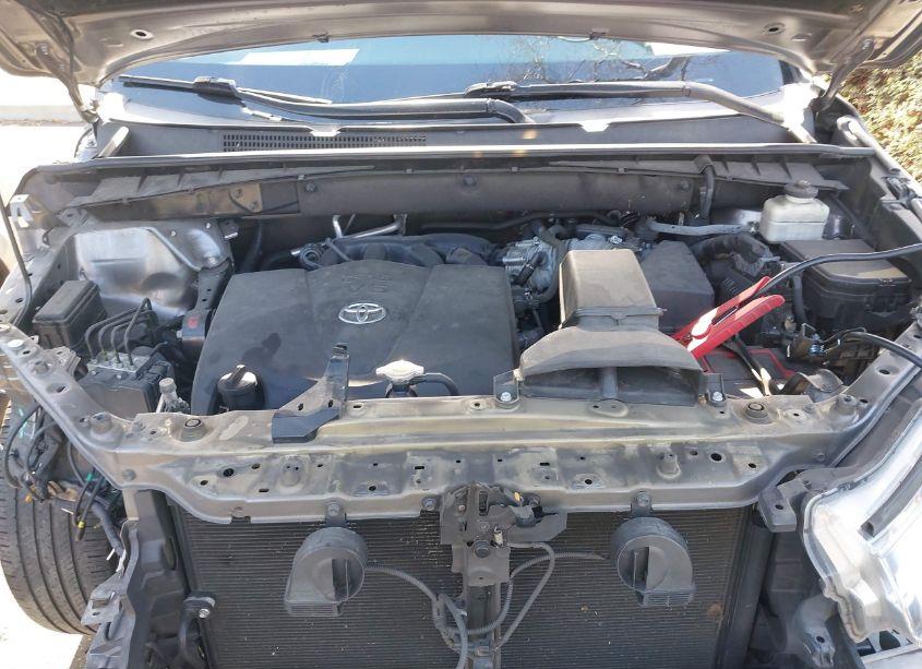 Photo 10 of 2017 Toyota Highlander XLE (VIN 5TDKZRFH9HS518276)