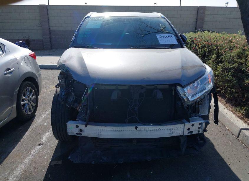 Photo 13 of 2017 Toyota Highlander XLE (VIN 5TDKZRFH9HS518276)