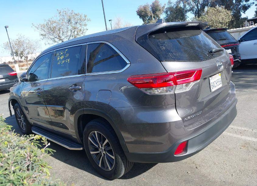 Photo 15 of 2017 Toyota Highlander XLE (VIN 5TDKZRFH9HS518276)