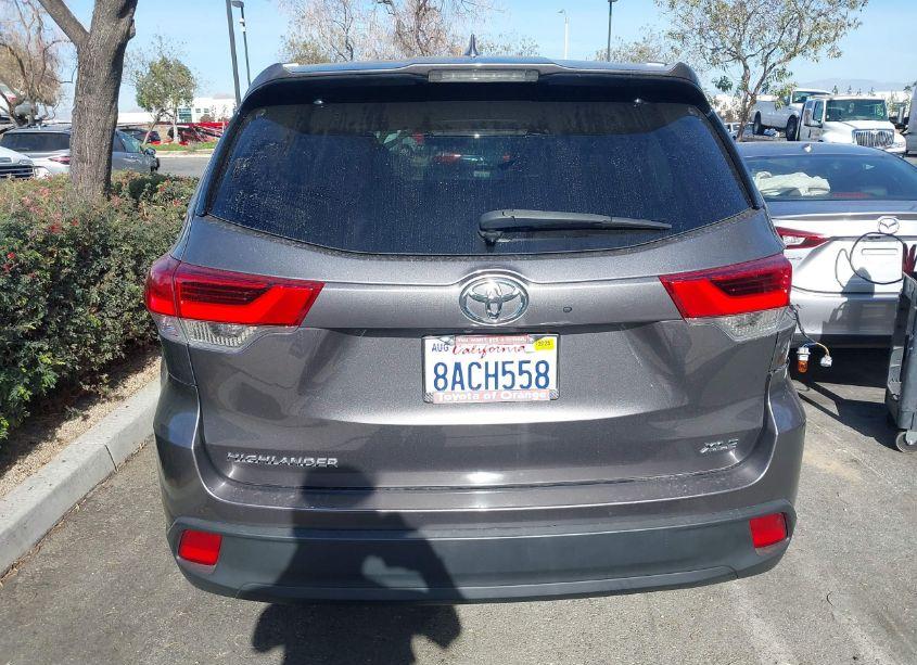 Photo 17 of 2017 Toyota Highlander XLE (VIN 5TDKZRFH9HS518276)