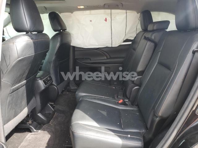 Photo 11 of 2017 TOYOTA HIGHLANDER SE N/A (VIN 5TDKZRFH9HS518312)