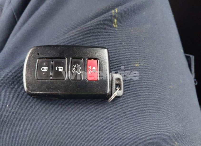 Photo 11 of 2018 Toyota Highlander XLE (VIN 5TDKZRFH9JS281567)