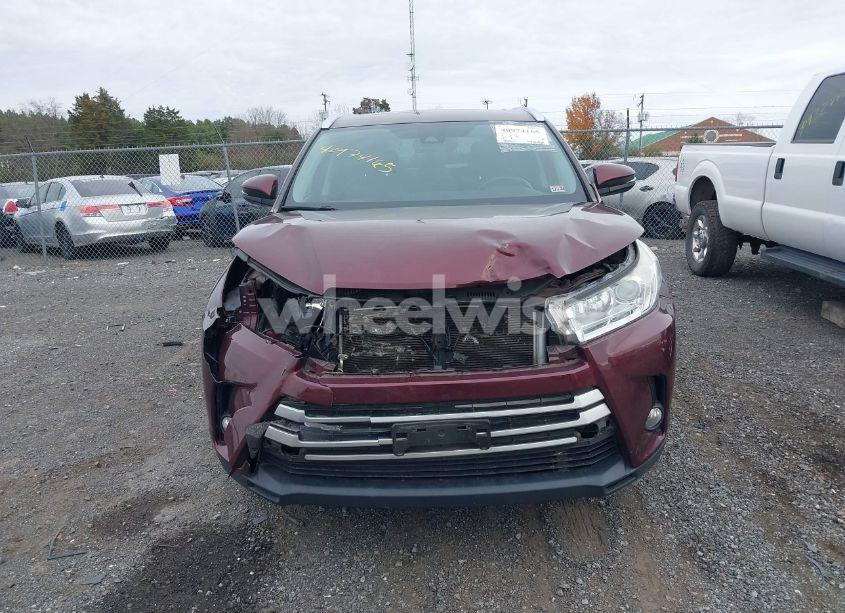 Photo 12 of 2018 Toyota Highlander XLE (VIN 5TDKZRFH9JS281567)