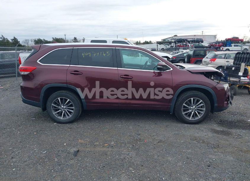 Photo 13 of 2018 Toyota Highlander XLE (VIN 5TDKZRFH9JS281567)