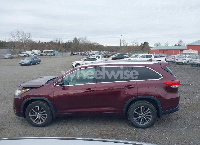 Photo 14 of 2018 Toyota Highlander XLE (VIN 5TDKZRFH9JS281567)
