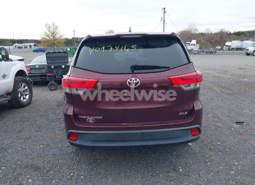 Photo 16 of 2018 Toyota Highlander XLE (VIN 5TDKZRFH9JS281567)