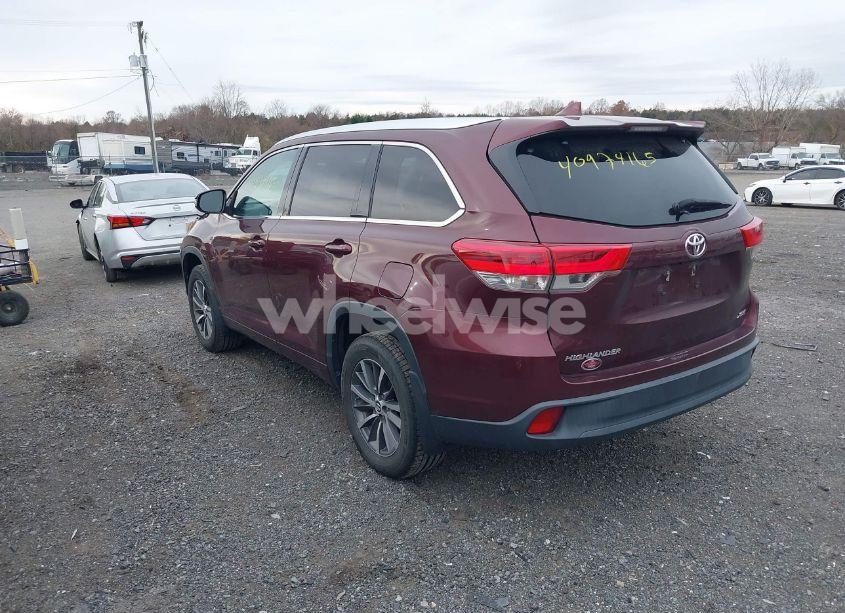 Photo 3 of 2018 Toyota Highlander XLE (VIN 5TDKZRFH9JS281567)