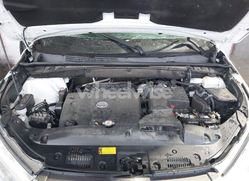 Photo 10 of 2018 Toyota Highlander XLE (VIN 5TDKZRFH9JS536377)