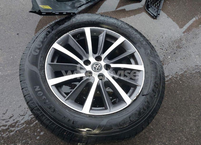 Photo 12 of 2018 Toyota Highlander XLE (VIN 5TDKZRFH9JS536377)