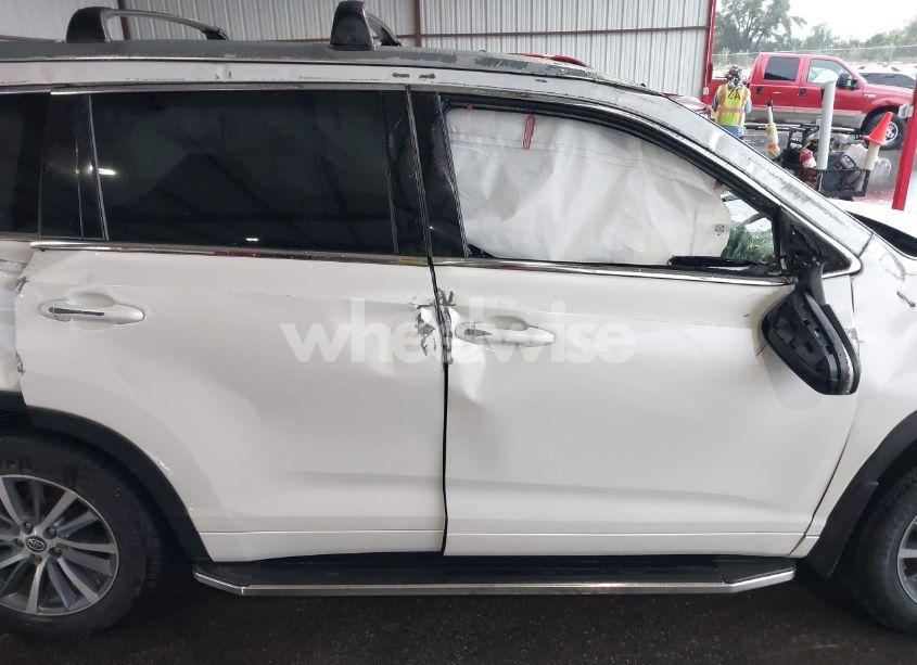 Photo 14 of 2018 Toyota Highlander XLE (VIN 5TDKZRFH9JS536377)