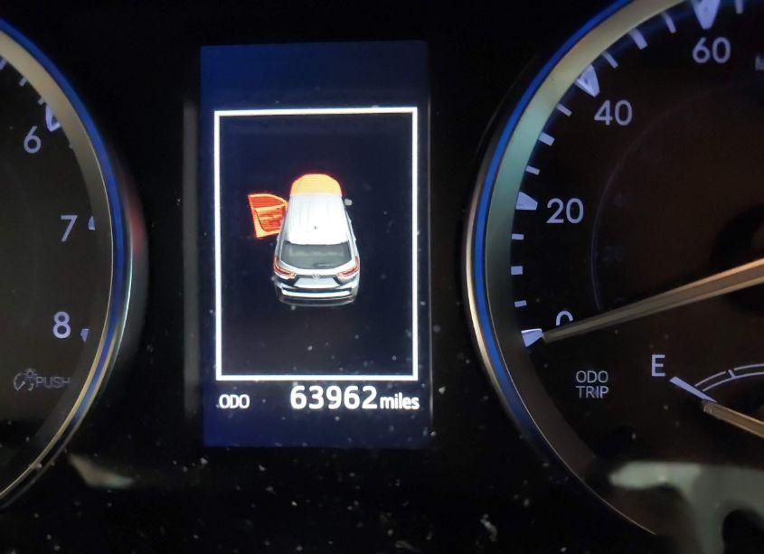 Photo 15 of 2018 Toyota Highlander XLE (VIN 5TDKZRFH9JS541143)