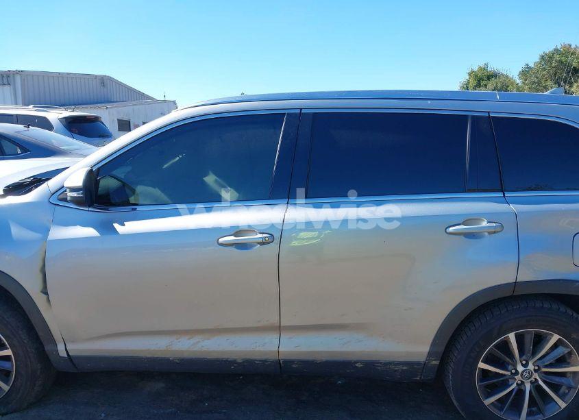 Photo 14 of 2019 Toyota Highlander XLE (VIN 5TDKZRFH9KS305741)
