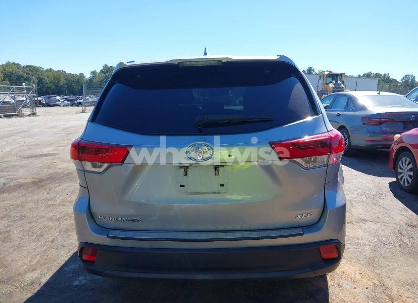 Photo 16 of 2019 Toyota Highlander XLE (VIN 5TDKZRFH9KS305741)
