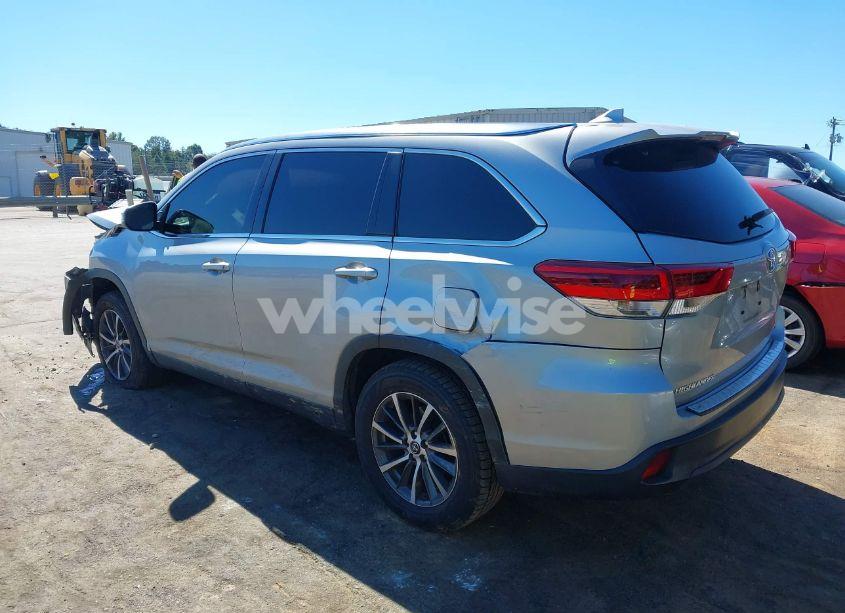 Photo 3 of 2019 Toyota Highlander XLE (VIN 5TDKZRFH9KS305741)