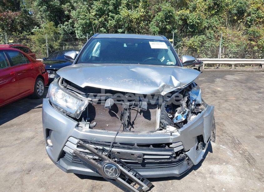 Photo 6 of 2019 Toyota Highlander XLE (VIN 5TDKZRFH9KS305741)