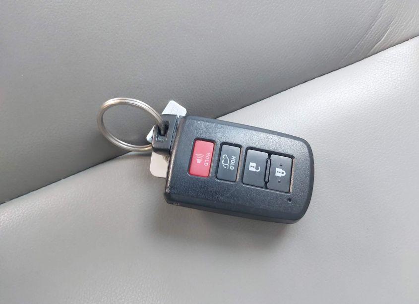 Photo 11 of 2019 Toyota Highlander XLE (VIN 5TDKZRFH9KS318845)