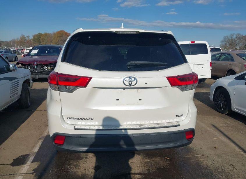 Photo 16 of 2019 Toyota Highlander XLE (VIN 5TDKZRFH9KS318845)