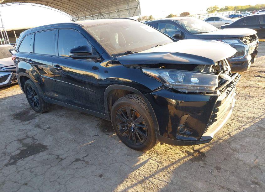 2019 Toyota Highlander SE (VIN 5TDKZRFH9KS327674) main photo