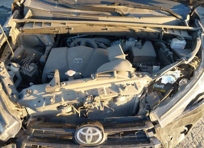 Photo 10 of 2019 Toyota Highlander SE (VIN 5TDKZRFH9KS327674)