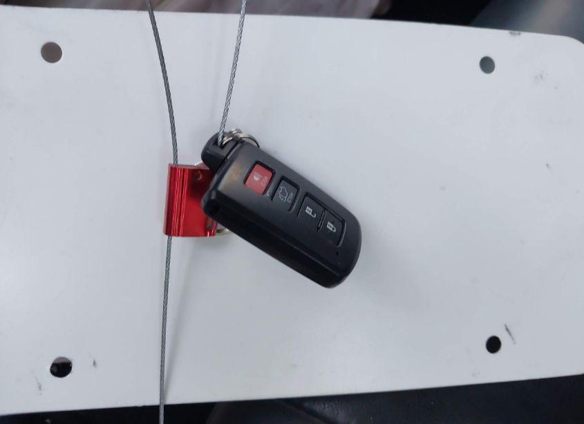 Photo 11 of 2019 Toyota Highlander SE (VIN 5TDKZRFH9KS327674)