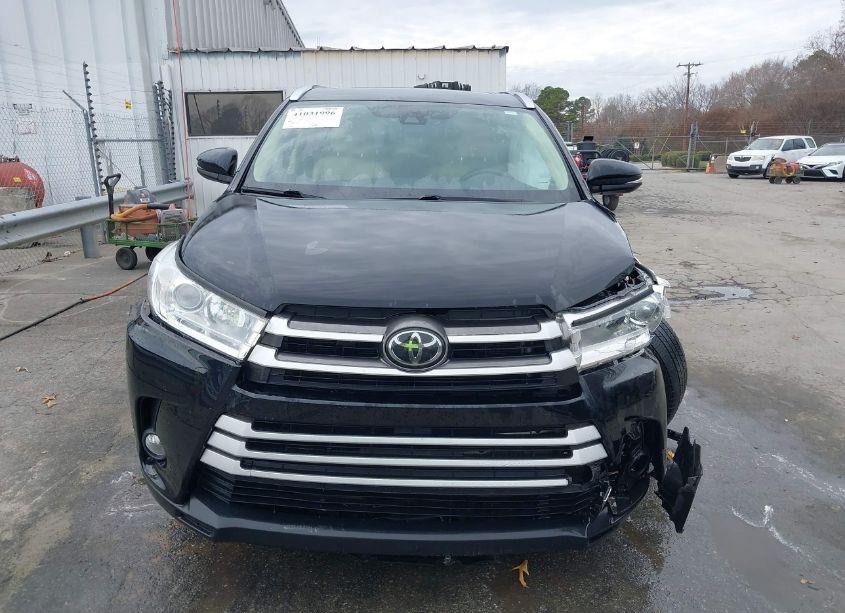 Photo 12 of 2019 Toyota Highlander XLE (VIN 5TDKZRFH9KS566223)